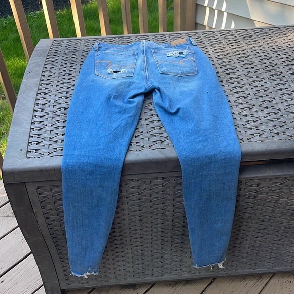 American eagle dream Jean. Size 4 stretchy. Super high rise jegging. - Picture 8 of 8